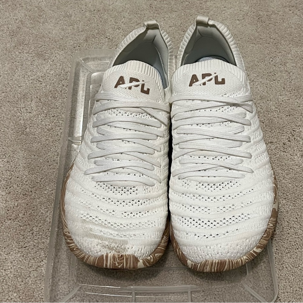 APL shoes